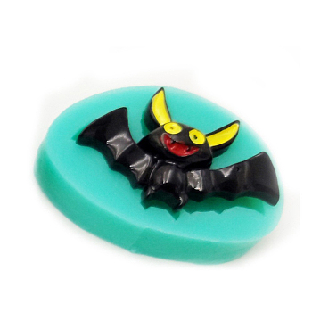 DIY Bat Food Grade Silicone Molds, Fondant Molds, for Chocolate, Candy, UV Resin & Epoxy Resin Halloween Ornament Making, Random Single Color or Random Mixed Color, 29x39x11.5mm, Inner Diameter: 20x32.5mm