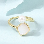 Adjustable Brass White Shell Cuff Rings, Shell Shape, with ABS Plastic Pearl, Cadmium Free & Lead Free, Rack Plating, Long-Lasting Plated, Golden, US Size 7 1/4(17.5mm)(SH-CBA3B38-01G)