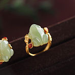 Brass Finger Rings, Imitating Hetian Jade Frog Jewelry for Women, Golden, Tray: 19x21mm(FS-WG45AB1-01)