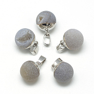 Natural Druzy Grey Agate Pendants, with Brass Findings, Round, Frosted, Round, Platinum, 18x14mm, Hole: 7x4mm(X-G-Q494-06P)