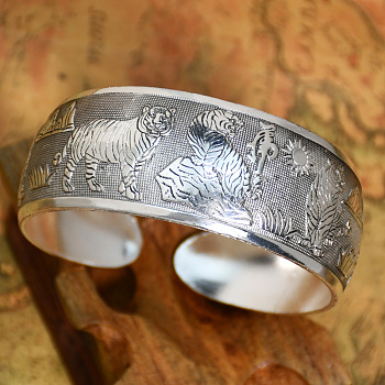 Retro & Bohemian Style Alloy Cuff Bangles for Women, Antique Silver, Tiger, Inner Diameter: 2-3/8 inch(6cm)