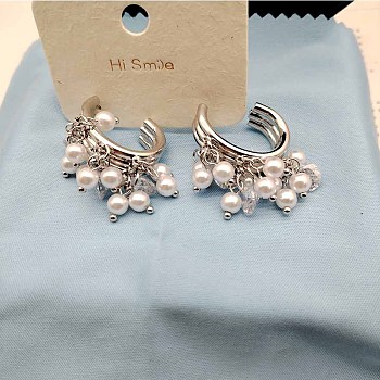 Niche design, light luxury, fashionable and fairy like, fresh and sweet earrings, tagram style, beautiful Japanese fashion, age reducing earrings, Silver