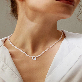 1Pc Glass Rondelle Beaded Necklaces, Natural Shell Letter Charms Necklaces, Iron Jewelry, Golden, Letter Q, 15.55 inch(39.5cm)