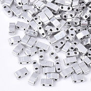 Electroplate Opaque Glass Seed Beads, 2-Hole, Rectangle, Silver Plated, 4.5~5.5x2x2~2.5mm, Hole: 0.5~0.8mm(SEED-S023-20B-03)
