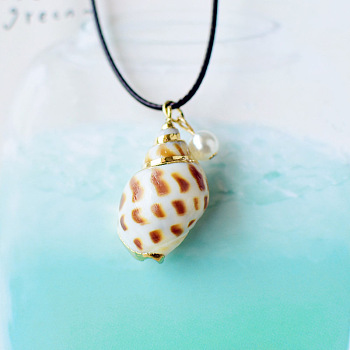 Natural Conch and Shell Pendant Necklace 